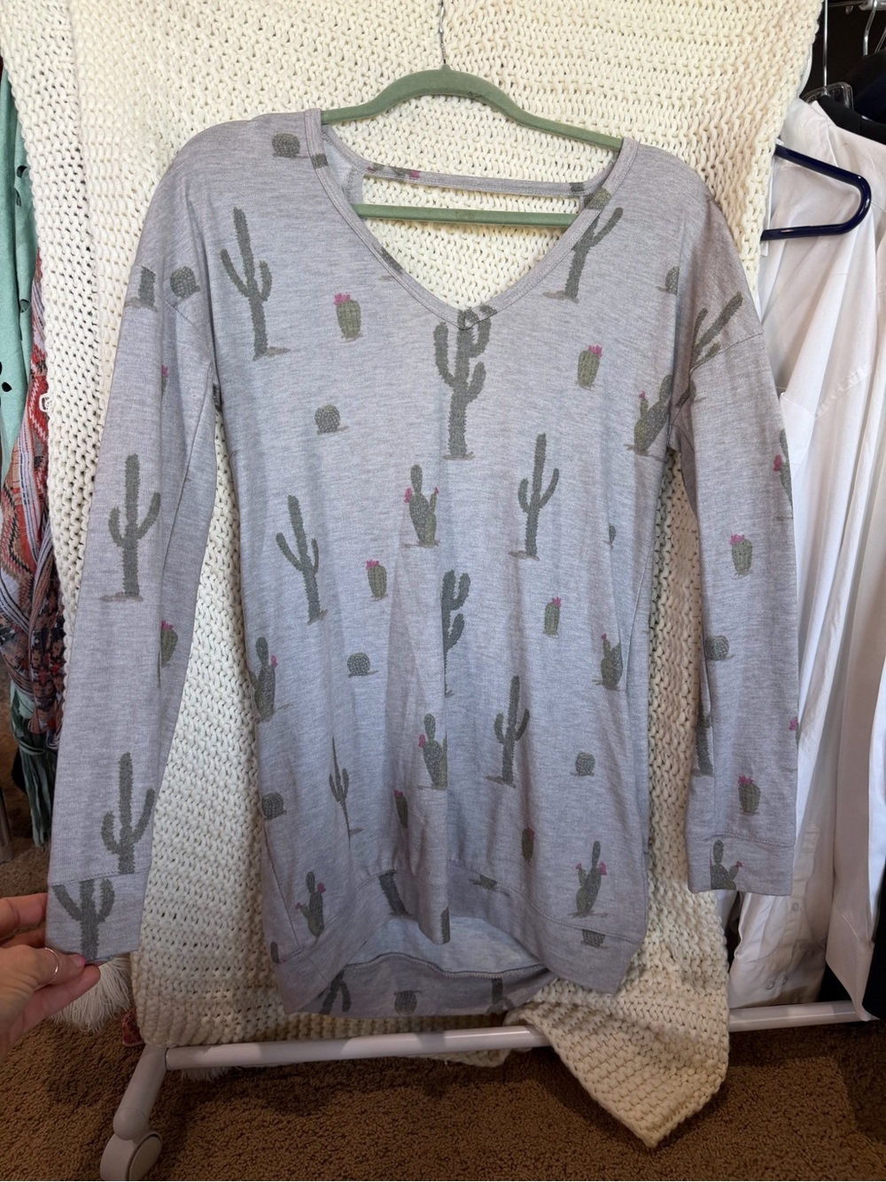 Eyeshadow Gray Cactus Print V-Neck Sweatshirt with Pink Accents